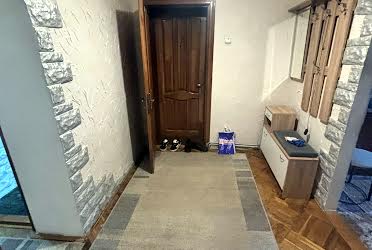 1828659067748561