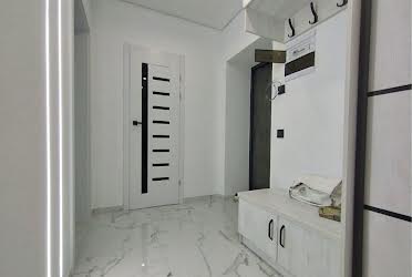 1800196562249567