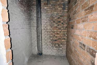 1835894056423577
