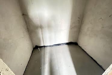 1833187630310596