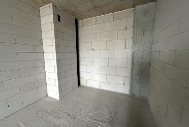 1831364713725600