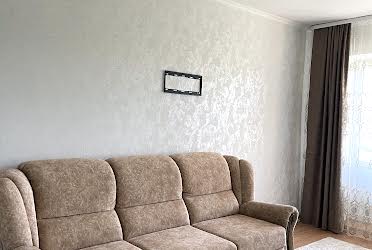 1836813746082608
