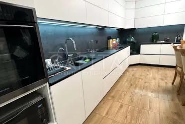 1834734748091652