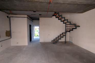1835835542252697