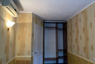 1832997049761816