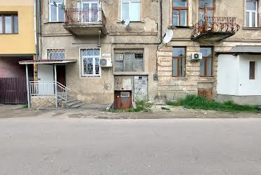 1833729604673825