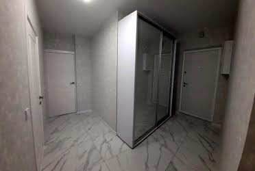 1832542463352900