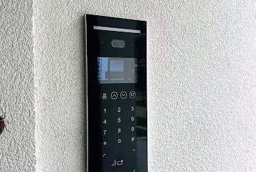1832825218559978