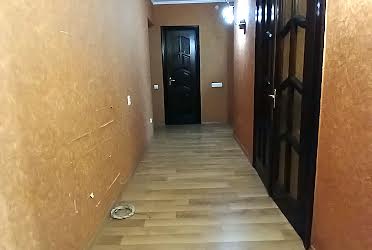 1827942981175979