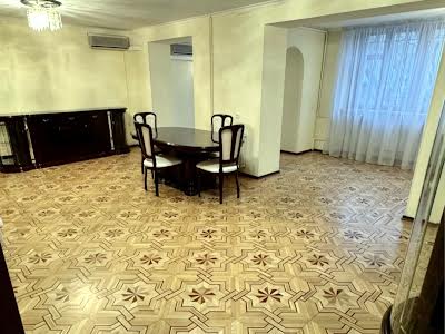 квартира за адресою Базарна вул., 2б