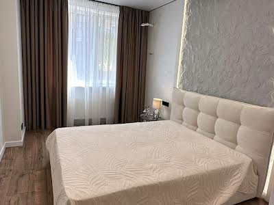 квартира по адресу Молодіжна ул., 8