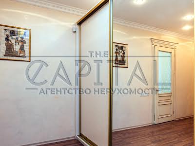 квартира за адресою Кудрявський узвіз, 3-Б