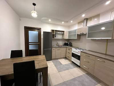 квартира за адресою Юнаківа, 8