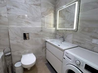 квартира за адресою Космічна вул., 5