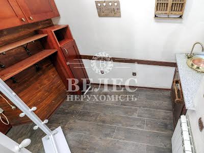 комерційна за адресою Межигірська вул., 24