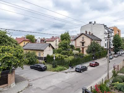 будинок за адресою Івана Сулими вул.