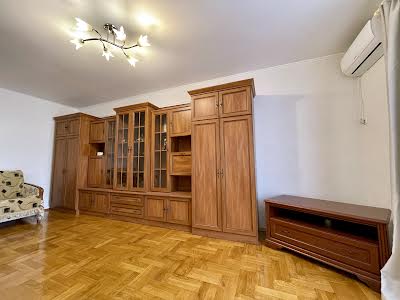 квартира за адресою Драгоманова вул., 44а