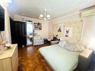квартира за адресою Івана Величковського вул., 42