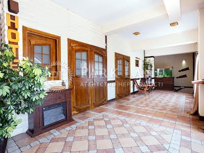 коммерческая по адресу київська, 1