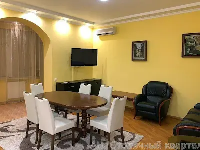 квартира за адресою Старонаводницька вул., 4-В