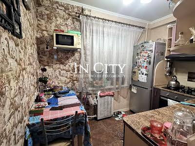 квартира за адресою Дегтярівська вул., 15