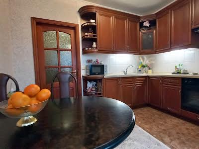 квартира за адресою Автозаводська вул., 63