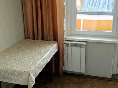 квартира за адресою В'ячеслава Чорновола вул., 8
