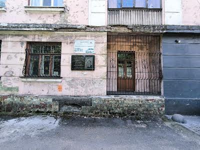 комерційна за адресою Конституції просп., 17