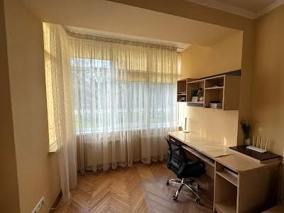 комерційна за адресою Святотроїцька вул., 23