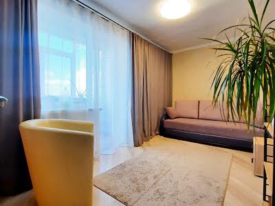 квартира за адресою Кленова вул., 3