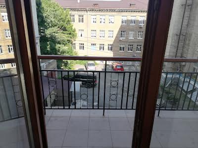 коммерческая по адресу Паторжинского ул., 4