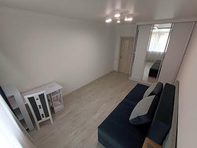 квартира за адресою Тролейбусна вул., 4