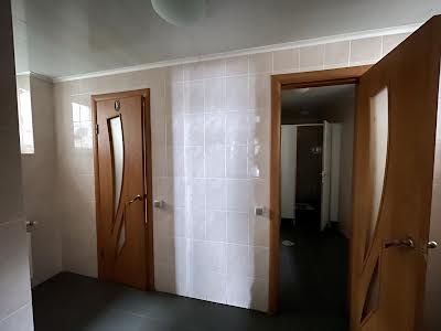 коммерческая по адресу Броварська, 1а