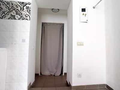 комерційна за адресою Зелена вул., 11а