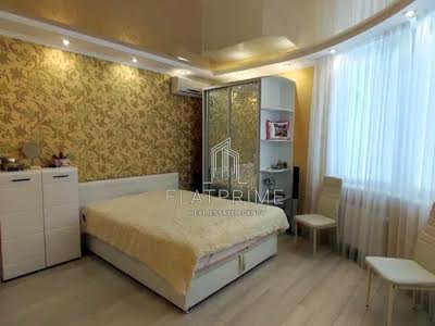 квартира за адресою Ревуцького вул., 7-В