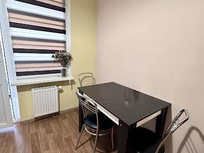 квартира за адресою Софії Русової вул., 5-Б