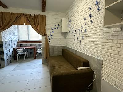квартира за адресою Джерельна вул., 8
