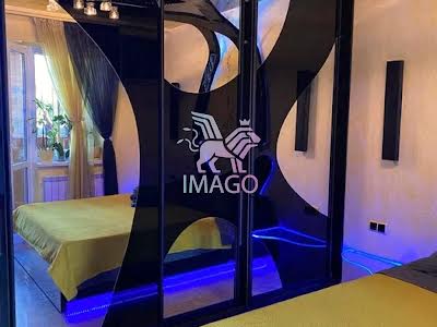 квартира за адресою Анни Ахматової вул., 43