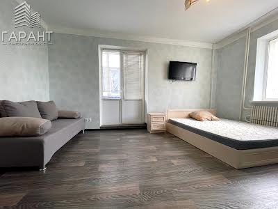 квартира за адресою Михайла Лушпи просп., 22