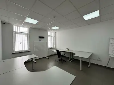комерційна за адресою Малоголосківська вул., 8д