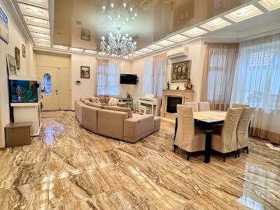 будинок за адресою Горіхова вул., 17