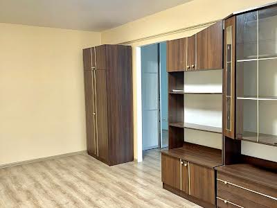 квартира за адресою Степана Бандери просп., 70