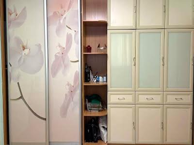 квартира за адресою Миколи Ушакова вул., 18