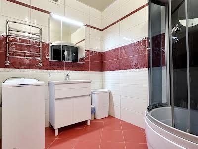 квартира за адресою Залізнична вул., 7м