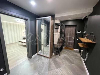 квартира за адресою Захарівська вул., 10