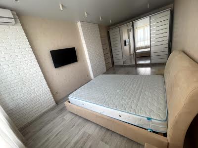 квартира по адресу Драгоманова ул., 10