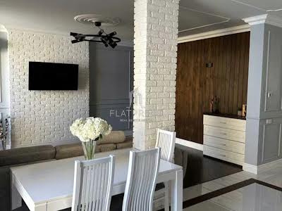 квартира за адресою Регенераторна вул., 4 к11
