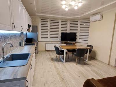 квартира по адресу Драгоманова ул., 4а