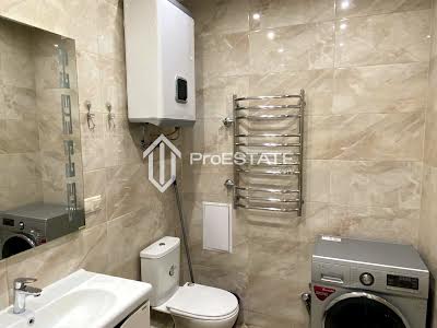 квартира за адресою Анни Ахматової вул., 22
