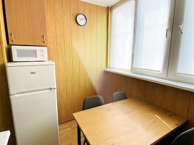 квартира за адресою Анни Ахматової вул., 16-Б